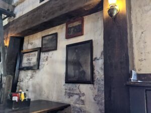 Universal Orlando Dining: Three Broomsticks vs Leaky Cauldron | Green